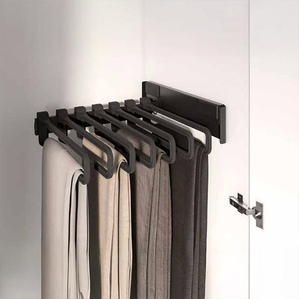 pantalonero fijado a la pared